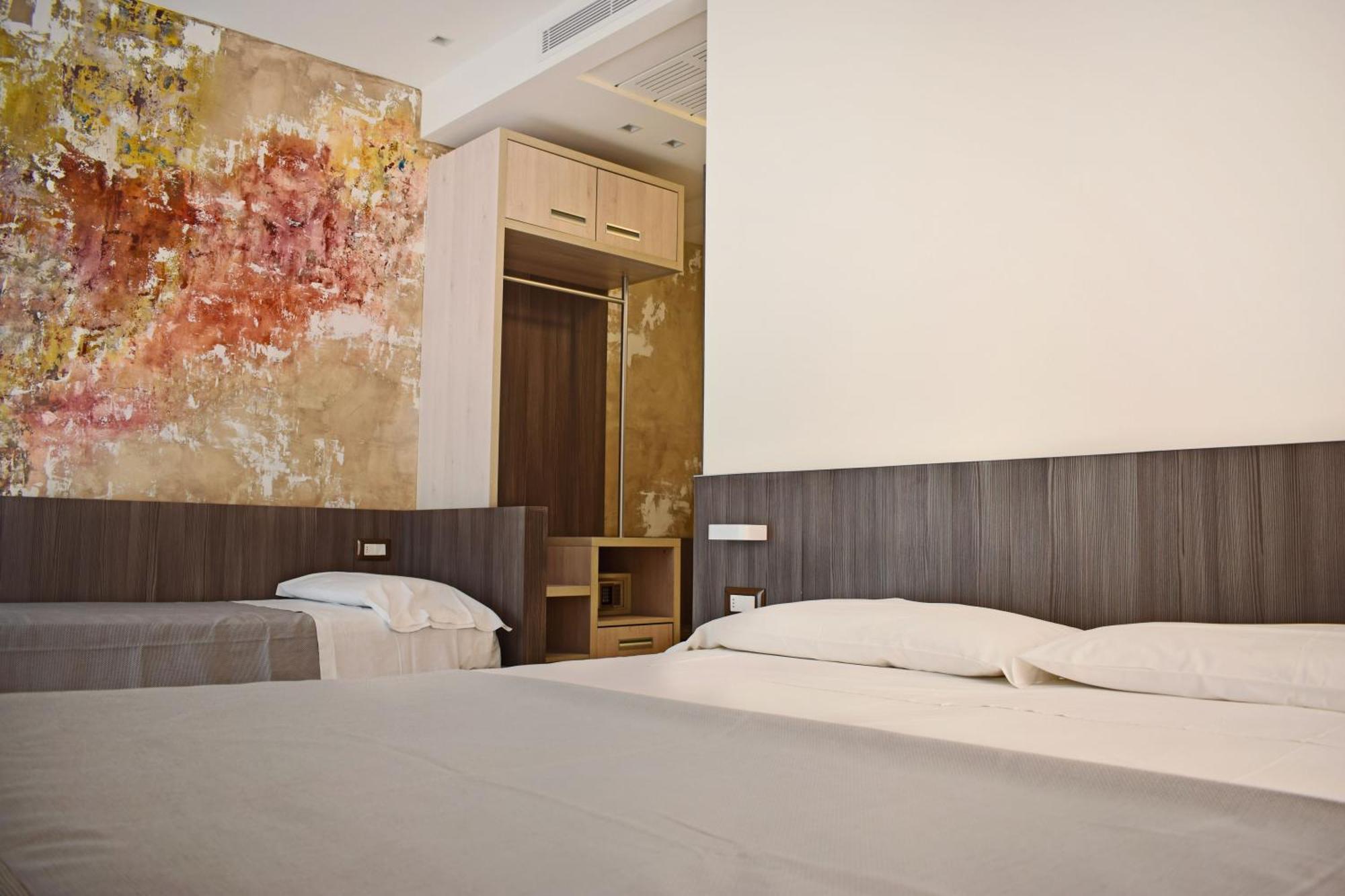 Hotel Muccioli Misano Adriatico Zimmer foto