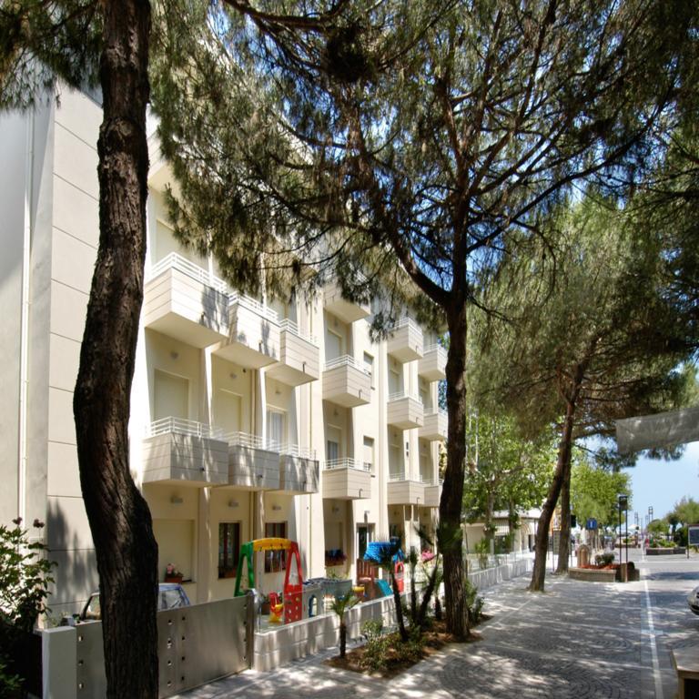 Hotel Muccioli Misano Adriatico Exterior foto