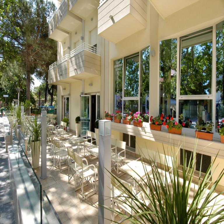 Hotel Muccioli Misano Adriatico Exterior foto